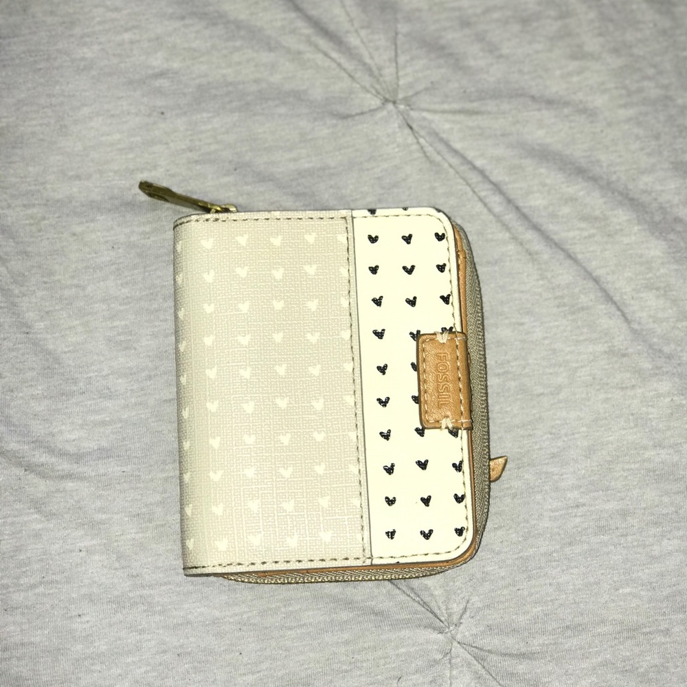 small heart patterned fossil wallet
